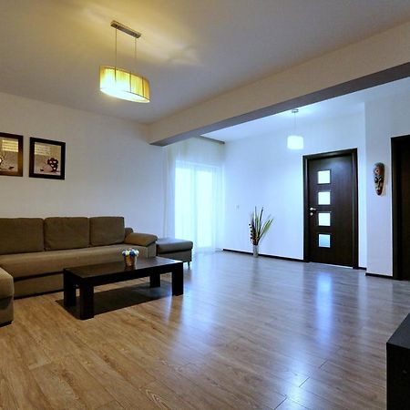 Bloc Izvor Appartement Piteşti Buitenkant foto